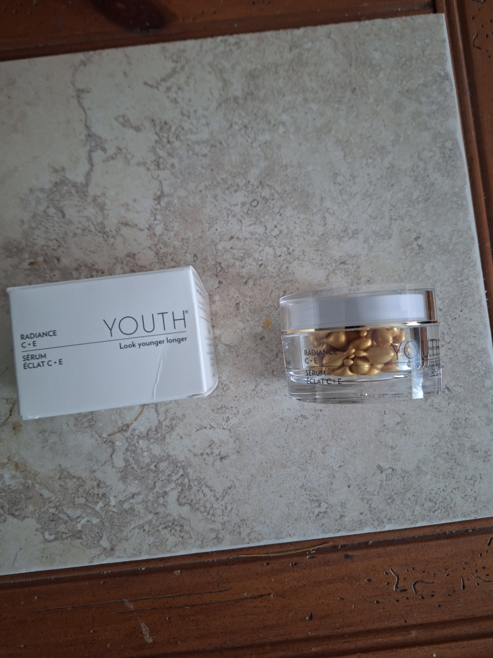 Youth Radiance C+E Serum Capsules – Gold
